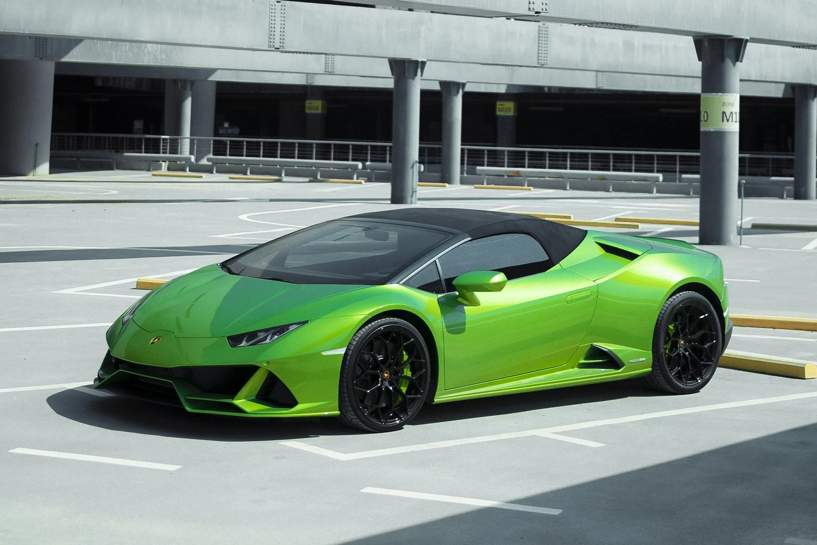 Lamborghini Evo Spyder - Green Rental in Dubai